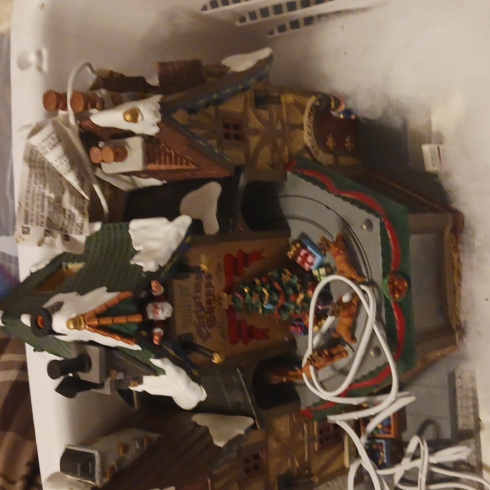 Lemax Holiday  Hamlet  Christmas Shoppe